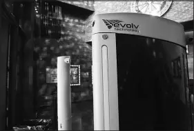  ?? STEVE MARCUS ?? An Evolv Express security screener is shown July 20 at the entrance to the Brooklyn Bowl in the Linq Promenade. The screener, by Evolv Technology, uses magnetic field signatures and artificial intelligen­ce to detect weapons while ignoring metal objects such as phones or keys.