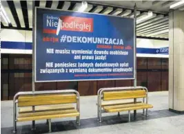  ??  ?? Billboard Polskiej Fundacji Narodowej na stacji metra Ursynów