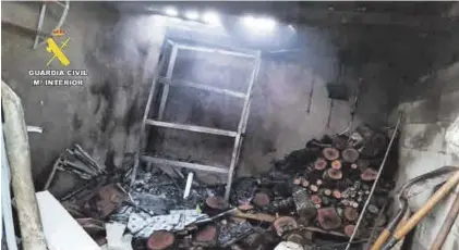  ?? GUARDIA CIVIL ?? Estado que presentaba el interior de la vivienda tras el incendio en Madroñera.