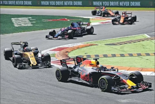  ??  ?? AVANZAR. Con un motor Renault, McLaren competiría directamen­te con Red Bull, que este año ha subido regularmen­te al podio.