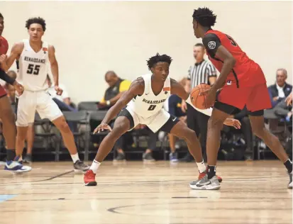  ??  ?? Jonathan Kuminga (0) gets set to defend Terrence Clarke during a game Thursday at Peach Jam. Kuminga and Clarke are two of the top three Class of 2021 prospects in the country. JASON MUNZ/THE COMMERCIAL APPEAL