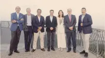  ?? ?? I 20 anni di Vueling. Nella foto, terzo da sinistra Carlos Muñoz ( Volotea), Marco Sansavini ( Iberia), Carolina Martinoli ( Vueling), Luis Galieno ( IAG)