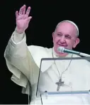  ??  ?? El Papa, ayer en el Ángelus