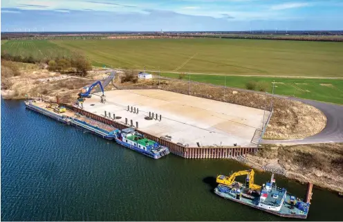  ?? Foto: SBO/Flightseei­ng.de ?? Der Hafen Mühlberg aus der Vogelpersp­ektive