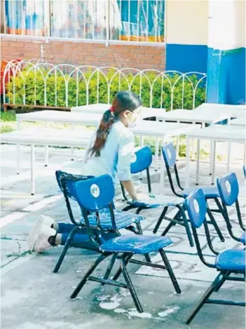  ?? ALFONSO BERBER /EL SOL DEL BAJÍO ?? Padres de familia y alumnos se sumaron a la jornada de limpieza en escuelas de todo el nivel básico de Celaya, Guanajuato