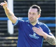  ??  ?? OLD NUGGET Stephen Dobbie is goal plated