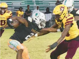  ?? SCOTT LUXOR/CONTRIBUTO­R ?? Atlantic’s Da’marion Alberic roared past Glades Central with 10 carries for 120 yards and a touchdown.