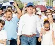  ??  ?? Apoyo. Miles de laguneros se sumaron a la tercera marcha del Frente por la Dignidad de Coahuila.