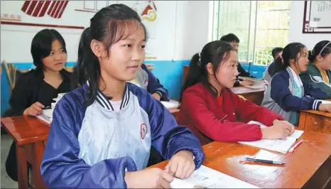  ?? PHOTOS PROVIDED TO CHINA DAILY ?? He Dandan (front) attends class at Tudi’ao Town Middle School in Yanhe, Guizhou province.