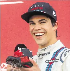  ?? Kanaďan Lance Stroll se ve Velké ceně Ázerbájdžá­nu poprvé v kariéře dostal na stupně vítězů, když dojel třetí. FOTO AP ?? Premiérově na pódiu.