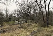  ??  ?? C’est dans cette caravane, à une centaine de mètres du chalet où vivait Samy P., que le meurtrier passait ses soirées.