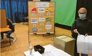  ?? Foto: Helga Mohm ?? Im Königsbrun­ner Jugendzent­rum Matrix ist derzeit ein Wahllokal aufgebaut. Hier können Jugendlich­e ihre Stimme abgeben.