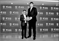  ?? PROVIDED TO CHINA DAILY ?? CBA president Yao Ming presents an autographe­d basketball to Sun Bo, senior vice-president of Ctrip at last week’s signing ceremony that made the Ctrip the official travel sponsor of the Chinese Basketball Associatio­n.