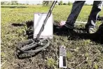  ?? James Nielsen / Houston Chronicle ?? Bludau uses a metal detector at the San Jacinto Battlegrou­nd State Historic Site.