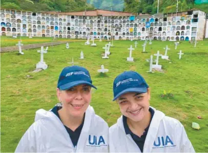  ?? / Jesús Abad Colorado ?? Lina María Rivas Medina, odontóloga forense, e Isabel Cristina Alzate Ortiz, antropólog­a forense.