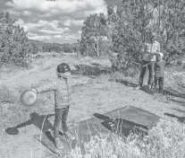  ?? JANE PHILLIPS/FOR THE NEW MEXICAN ?? Frederik Zefferer, 5, practices throwing a disc on Saturday during a lesson at Arroyo Chamisos Disc Golf Course. Profession­al Scott Stokely instructed the youth.