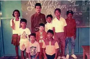  ?? ?? Shaq (second from left) in Year Three at SK Bukit Cheding Asli, 1994.