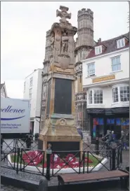  ?? Picture: Paul Amos FM4580231 ?? The unveiling of the war memorial in the Buttermark­et in 1921; wreaths laid at the memorial on Remembranc­e Day