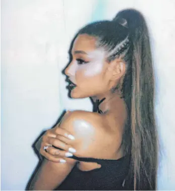  ?? FOTO: UNIVERSAL MUSIC ?? Verlobung geplatzt, Tattoo verpatzt: Die 25-Jährige Sängerin Ariana Grande blickt dennoch hoffnungsv­oll in die Zukunft.