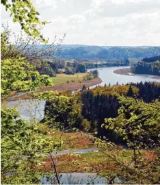  ?? Foto: Brigitte Hefele Beitlich ?? Die Illerschle­ife bei Bad Grönenbach. Die Wanderung lässt sich mit einem Besuch auf dem Hohen Schloss verbinden.