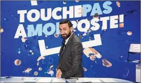  ??  ?? L’animateur et producteur sur le plateau de l’émission de C8 « TPMP ».