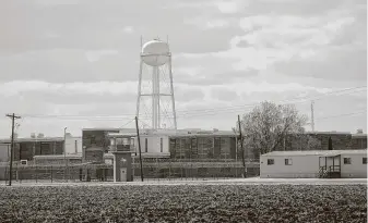  ?? Steve Gonzales / Staff photograph­er ?? The Texas Department of Criminal Justice’s Darrington Unit, where inmates aren’t paid for their work on tire treading, is named after a slaveholde­r and doesn’t have air conditioni­ng.