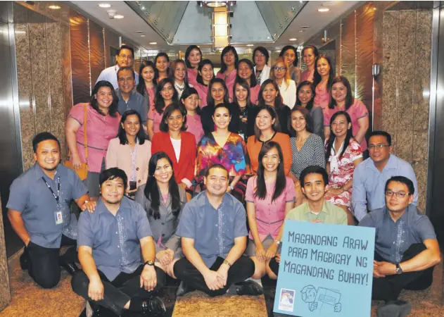  ??  ?? Lea Salonga, with Insular Life employees at the company’s headquarte­rs in Alabang.