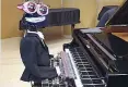  ??  ?? Automa Il pianista-robot Teotronico ideato e costruito da Matteo Suzzi
