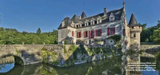  ??  ?? Les douves du château Olivier nous rappellent que cette très ancienne seigneurie fut une place forte sur la route de Bordeaux au Moyen Âge.