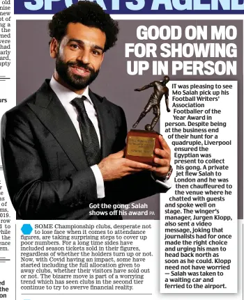  ?? ?? Got the gong: Salah shows off his award