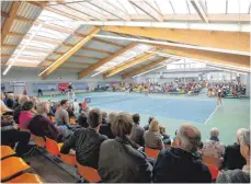  ?? FOTO: VOLKER STROHMAIER ?? Die neuen Schalensit­ze kamen sehr gut an bei den DM-Zuschauern in der WTB-Halle.