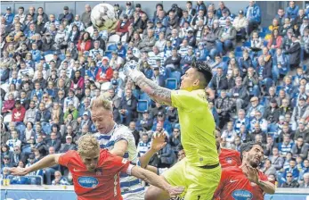  ?? FOTO: IMAGO IMAGES ?? Torwart Kevin Müller und der FCH machen den Abflug in den Urlaub.