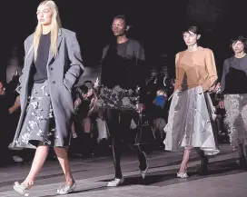  ?? ?? l En la Semana de la Moda de Milán, Prada presentó su colección otoño-invierno.