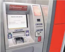 ?? FOTO: JULIA BAUMANN ?? Einige Automaten der Sparkasse sind außer Betrieb.