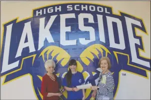  ?? Submitted photo ?? STUDENT HONOR: Dorothy Carden, left, registrar of Hot Springs of Arkansas DAR Chapter, and Carol Nash Smith, right, chapter regent, present the Youth Citizenshi­p award to Lakeside ninth-grader Elizabeth Kalinowsky on May 17.