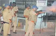  ?? MAHIPAL SINGH/HT HT PHOTO ?? Cops firing tear gas shells.