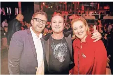  ?? RP-FOTO: ANNE ORTHEN ?? Drei von mehreren Initiatore­n der Charity-Schwimm-Party: Arne Kristianse­n, Max Wiedemann, Simone Thedens (v.l.)