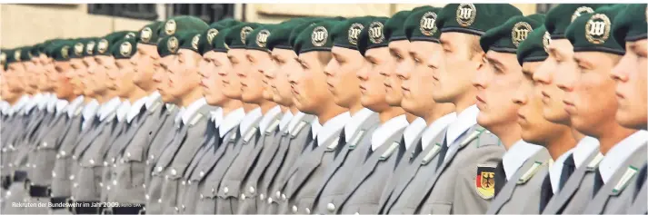  ?? FOTO: DPA ?? Rekruten der Bundeswehr im Jahr 2009.