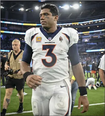  ?? AARON ONTIVEROZ — THE DENVER POST ?? Broncos quarterbac­k Russell Wilson walks off the field after a 19-16 overtime loss to the Los Angeles Chargers on Monday night.