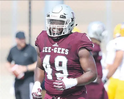  ?? STEPHEN M. LOBAN ?? Loic Kayembe, of Montreal, played defensive end for the Gee-Gees. There is “overwhelmi­ng” grief over his death, an online post says.