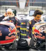  ??  ?? Carlos Sainz y Daniil Kvyat.