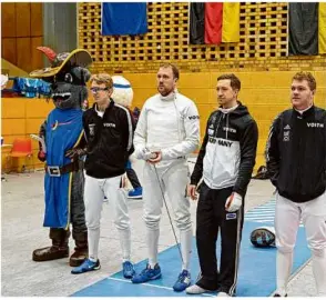  ?? Foto: Markus Brandhuber ?? Das Heidenheim­er Team im Coupe d’europe mit (von rechts) Lukas Fröschl, Stephan Rein, Niklas Multerer, Henri Breker und dem Maskottche­n.