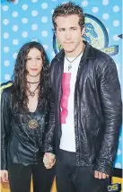  ??  ?? Alanis Morissette y Ryan Reynolds.