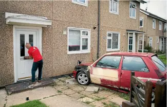  ?? GETTY IMAGES ?? ‘‘Leave’’ supporters deliver leaflets at a housing estate in Stonehouse, Gloucester­shire. The referendum results revealed stark divides of age, class and inequality.