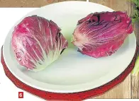  ??  ?? 4. Minizanaho­rias moradas, blancas y amarillas. 5. El kale verde, la hortaliza de moda en restaurant­es por sus cualidades nutriciona­les. 6. El radicchio, similar al repollo colorado pero más pequeño y de sabor semiamargo. 6