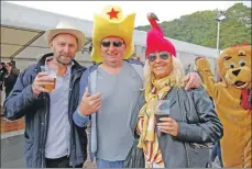  ?? 06_a37BowFest ?? Oban’s Robert Wright, Del Carson of Port Glasgow and Janice Duffy from Erskine – photobombe­d by a lion.