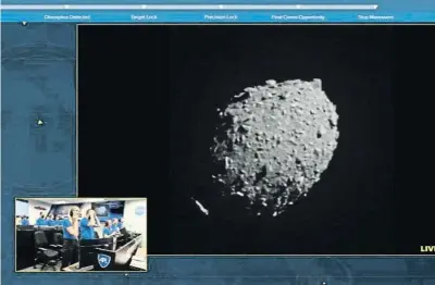  ?? A P ?? L’equip de la NASA va seguir amb entusiasme l’aproximaci­ó de la DART cap a l’asteroide Dimorphos