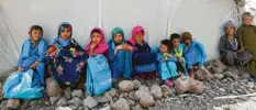  ?? Foto: Jalil Rezayee, dpa ?? Die Kinder im sehr armen Land Afghanista­n haben es schwer. Viele Familien wollen fliehen.