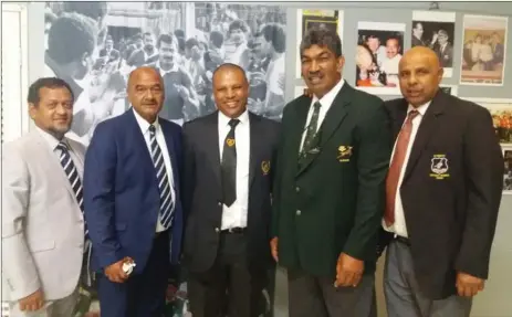  ?? Picture: SARU RUGBY LEGENDS ?? UNITED WE STAND: Sedick Crombie, Fagmie Solomons, Angelo Arendse, Faiek Hendricks and Riyaadh Najaar at last Saturday’s gala dinner.