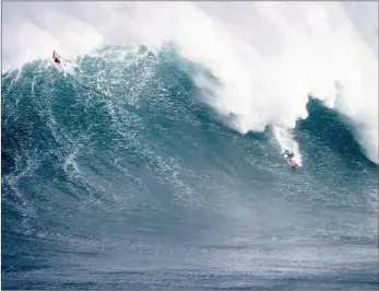  ?? WSL ?? WHITE HORSES RUN WILD: Greg Long, right, in action during the Pe’ahi Challenge.